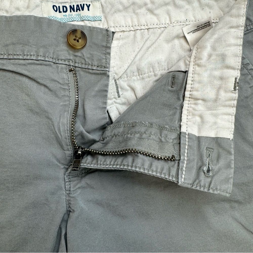 Old Navy Women's Mid Rise Chino Shorts Gray Size 4 4.5" Inseam Stretch - Picture 4 of 10